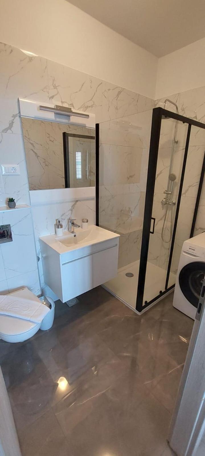 Apartment Toncica Оміш Екстер'єр фото