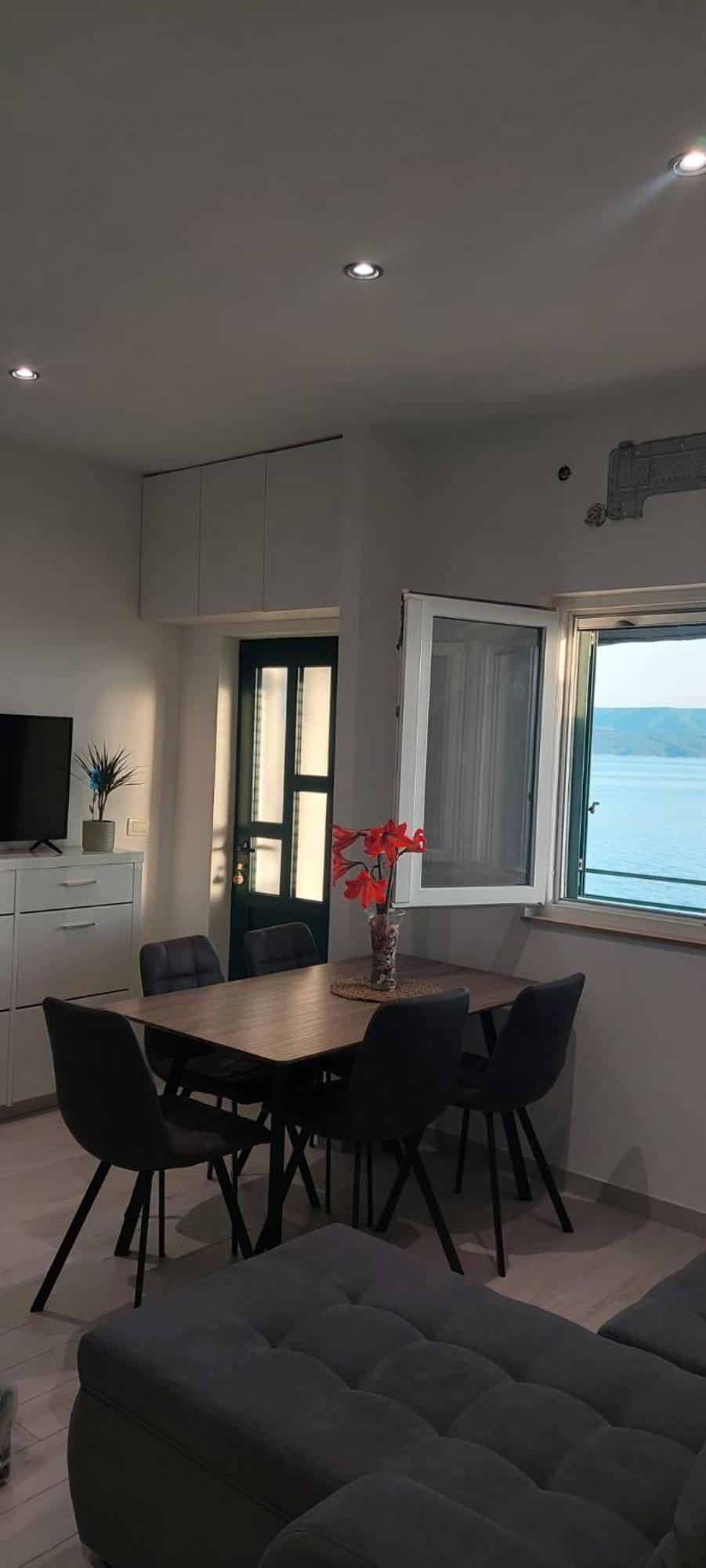 Apartment Toncica Оміш Екстер'єр фото